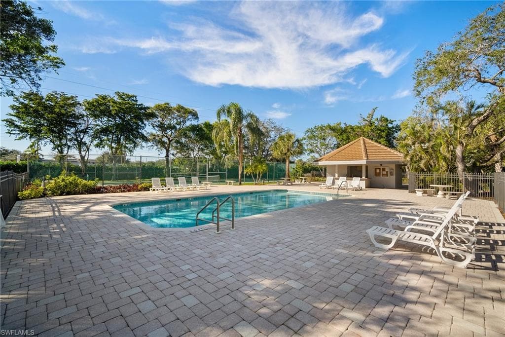 1677 Northgate DR, NAPLES FL 34105-36