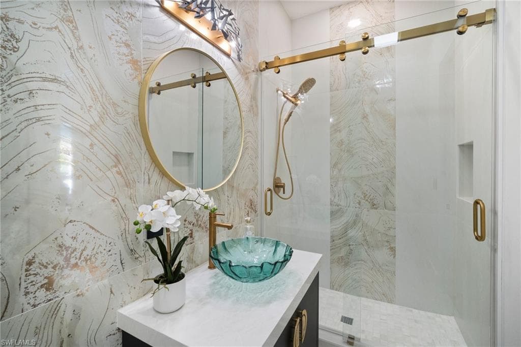 1677 Northgate DR, NAPLES FL 34105-18