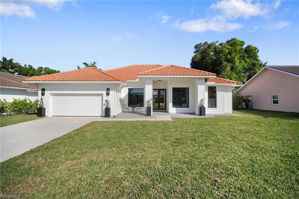 1677 Northgate DR, NAPLES FL 34105-30