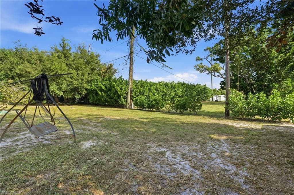 5541 Winkler RD, FORT MYERS FL 33919-21