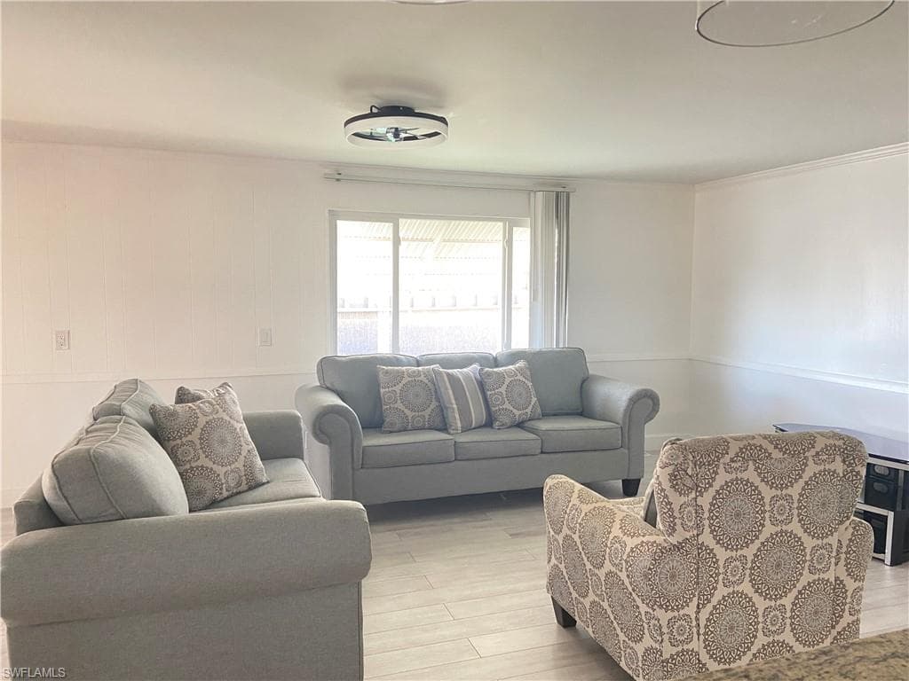 5506 Virginia Dare LN-12