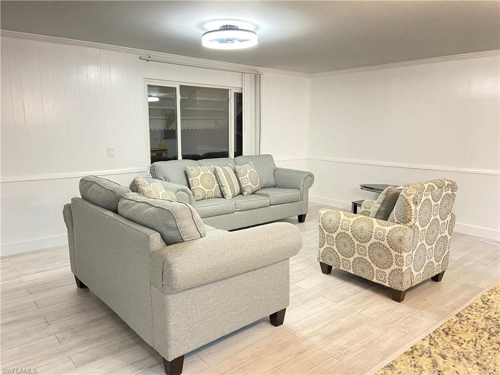 5506 Virginia Dare LN-9