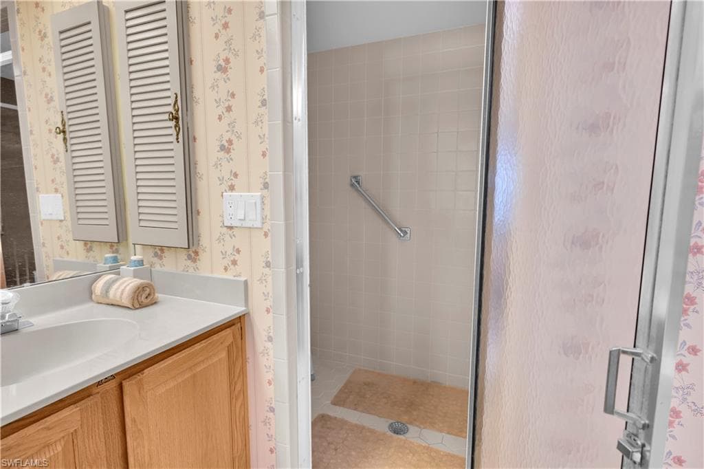 1251 Broadwater DR, FORT MYERS FL 33919-26