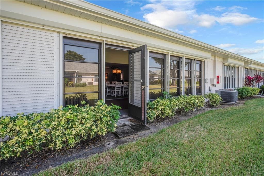 1251 Broadwater DR, FORT MYERS FL 33919-40