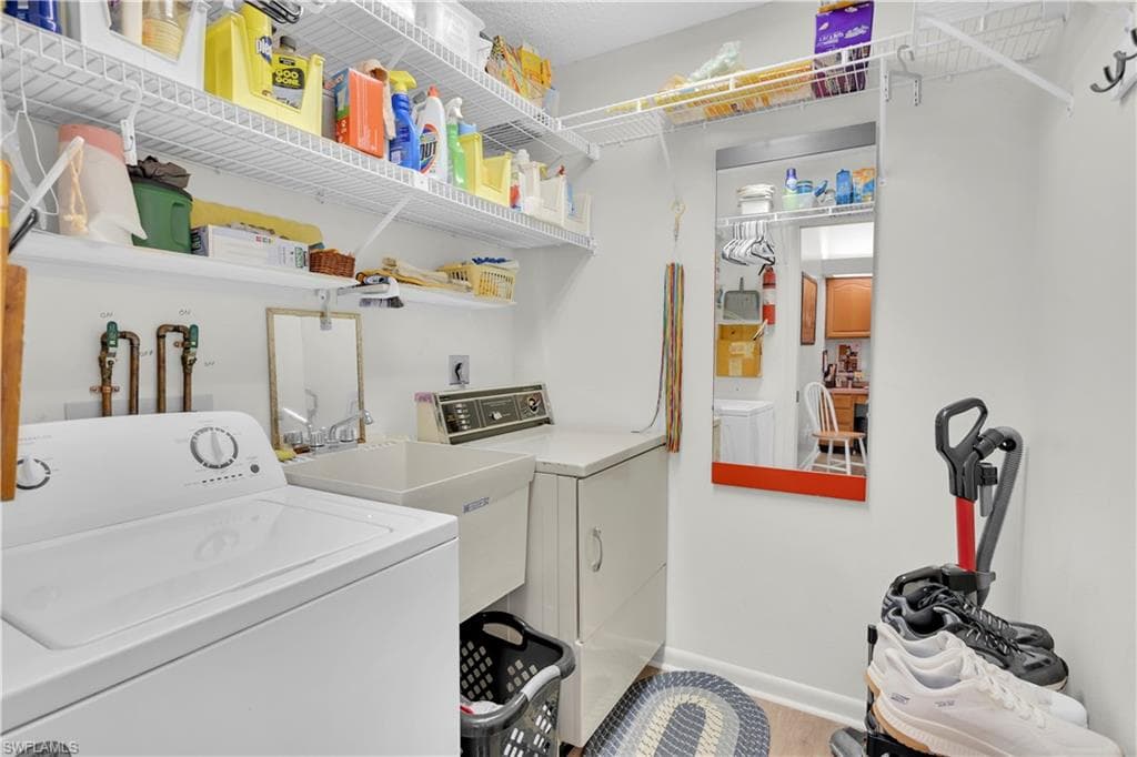 1251 Broadwater DR, FORT MYERS FL 33919-36