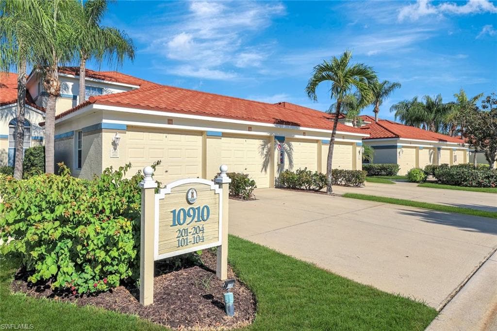10910 Santa Margherita RD # 204, ESTERO FL 34135-24