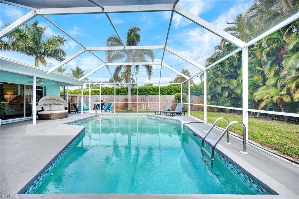 122 Palm River BLVD, NAPLES FL 34110-21