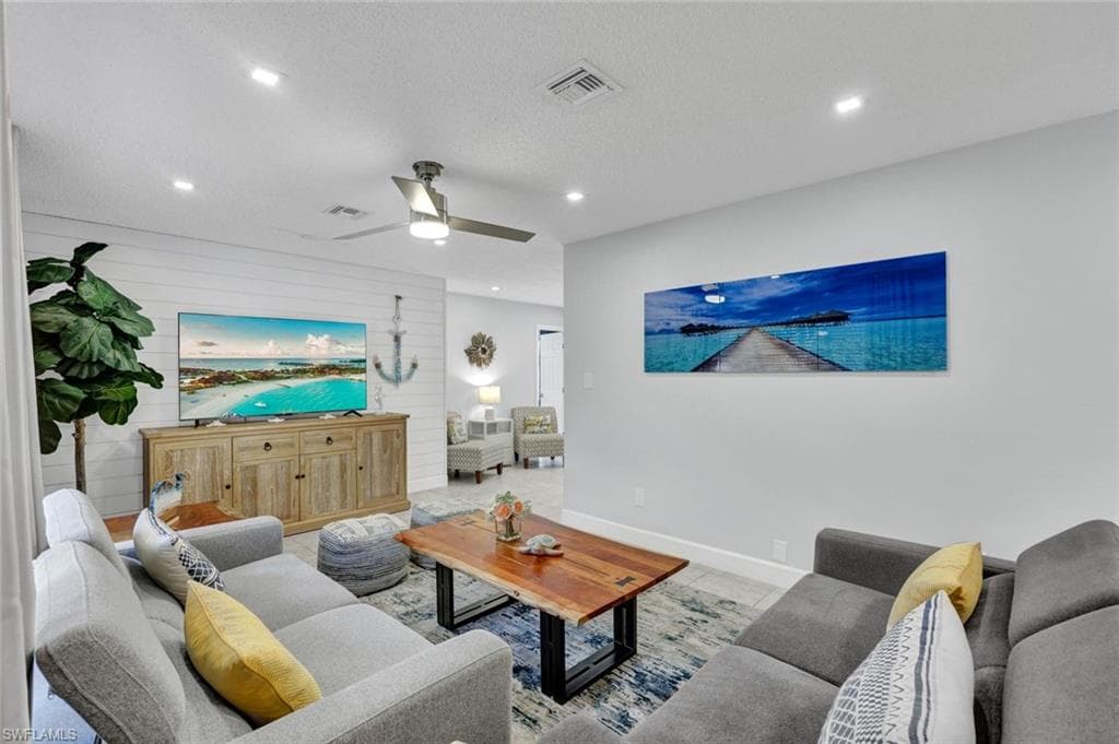 122 Palm River BLVD, NAPLES FL 34110-2