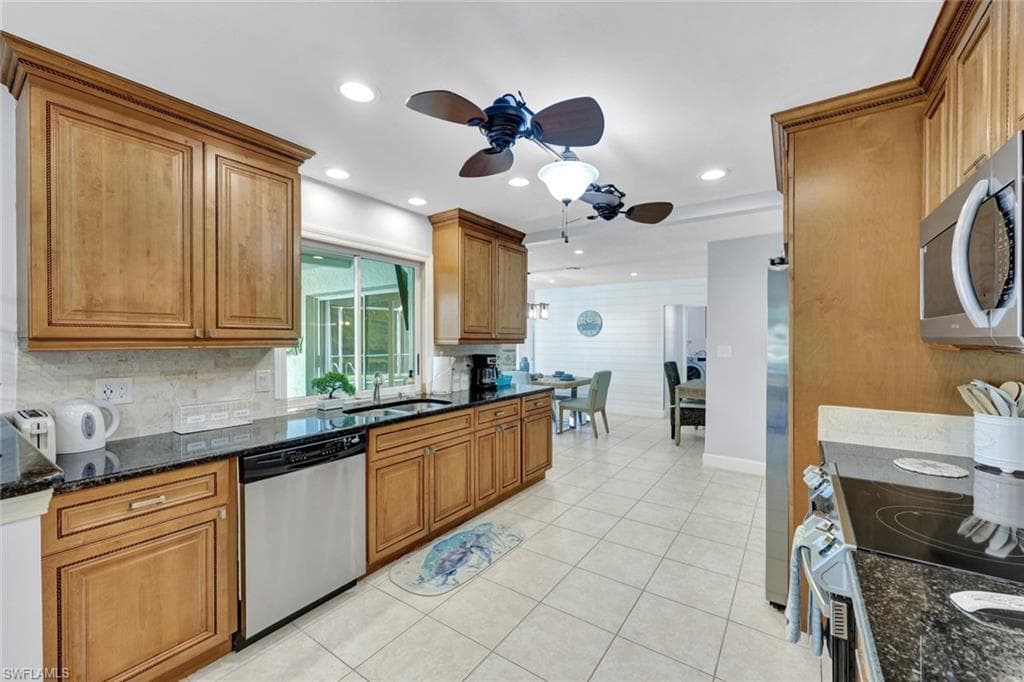 122 Palm River BLVD, NAPLES FL 34110-8