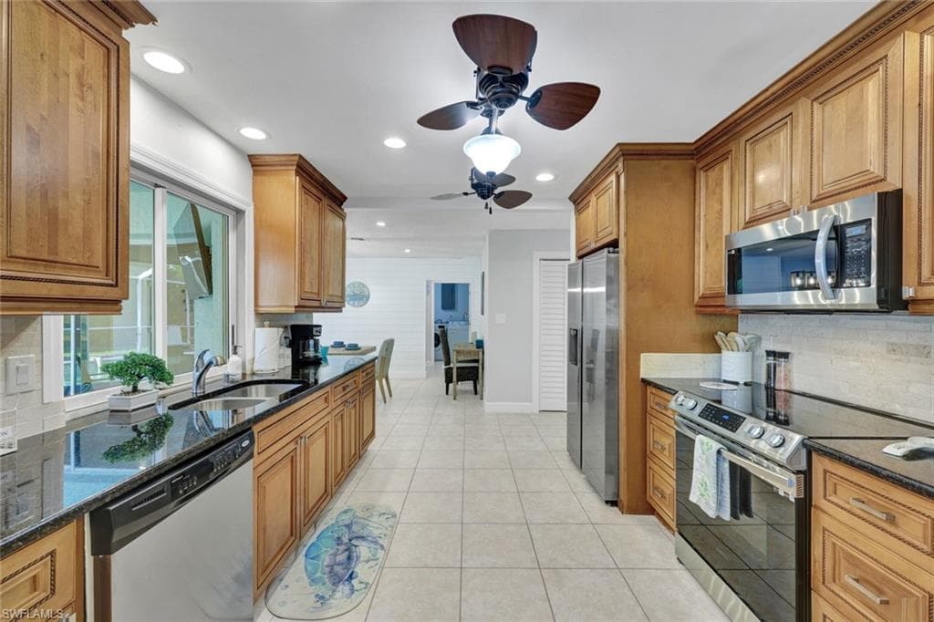 122 Palm River BLVD, NAPLES FL 34110-9