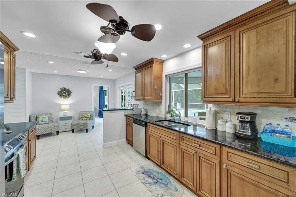 122 Palm River BLVD, NAPLES FL 34110-10