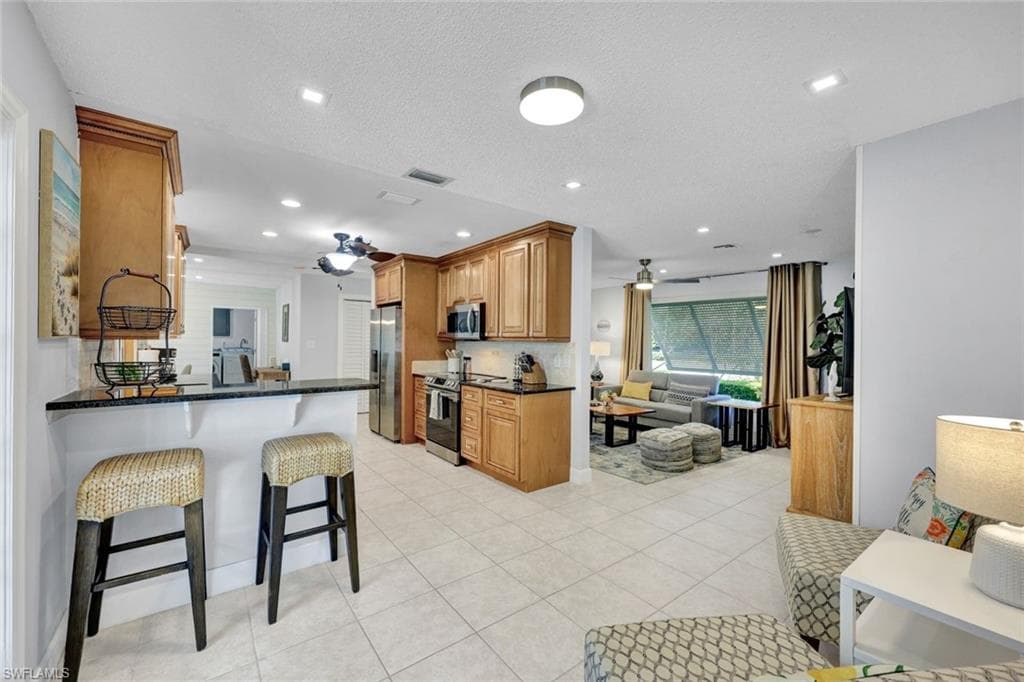 122 Palm River BLVD, NAPLES FL 34110-7