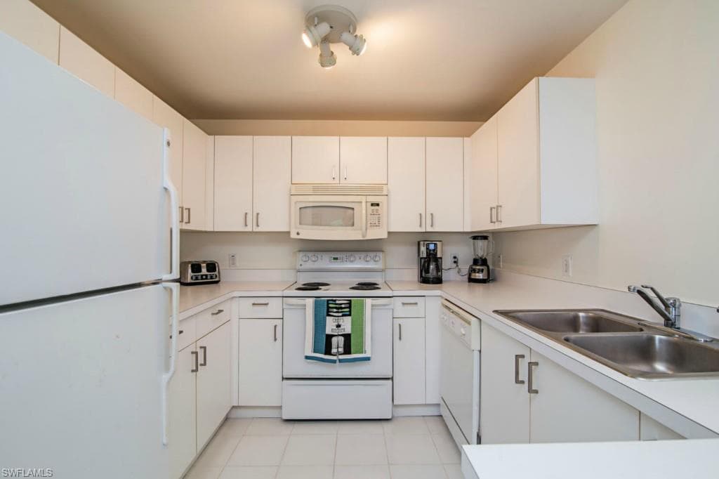 519 Roma CT # 301, NAPLES FL 34110-4