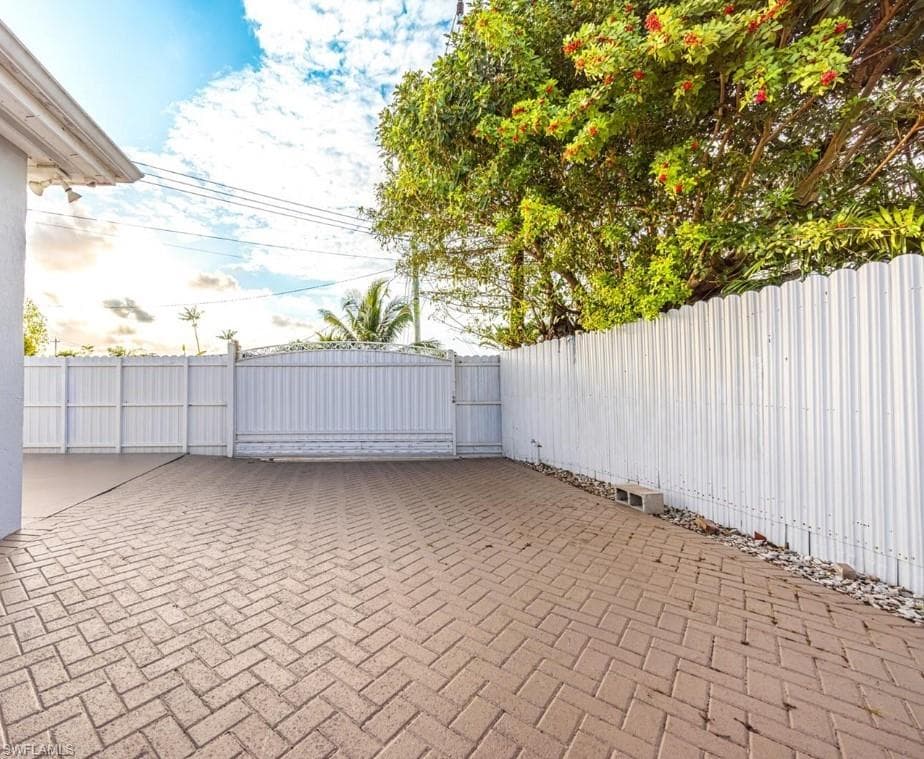 9365 SW 44th St-24