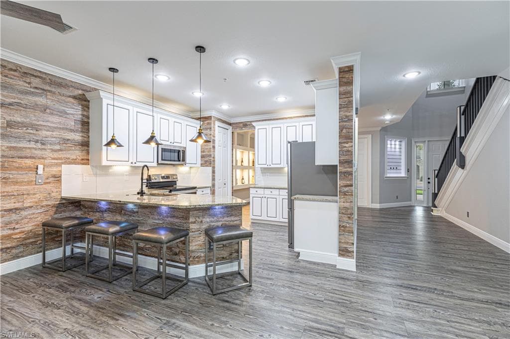 1330 Mariposa CIR # 103, NAPLES FL 34105-9