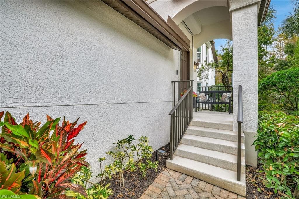 2540 Talon CT # 504, NAPLES FL 34105-2