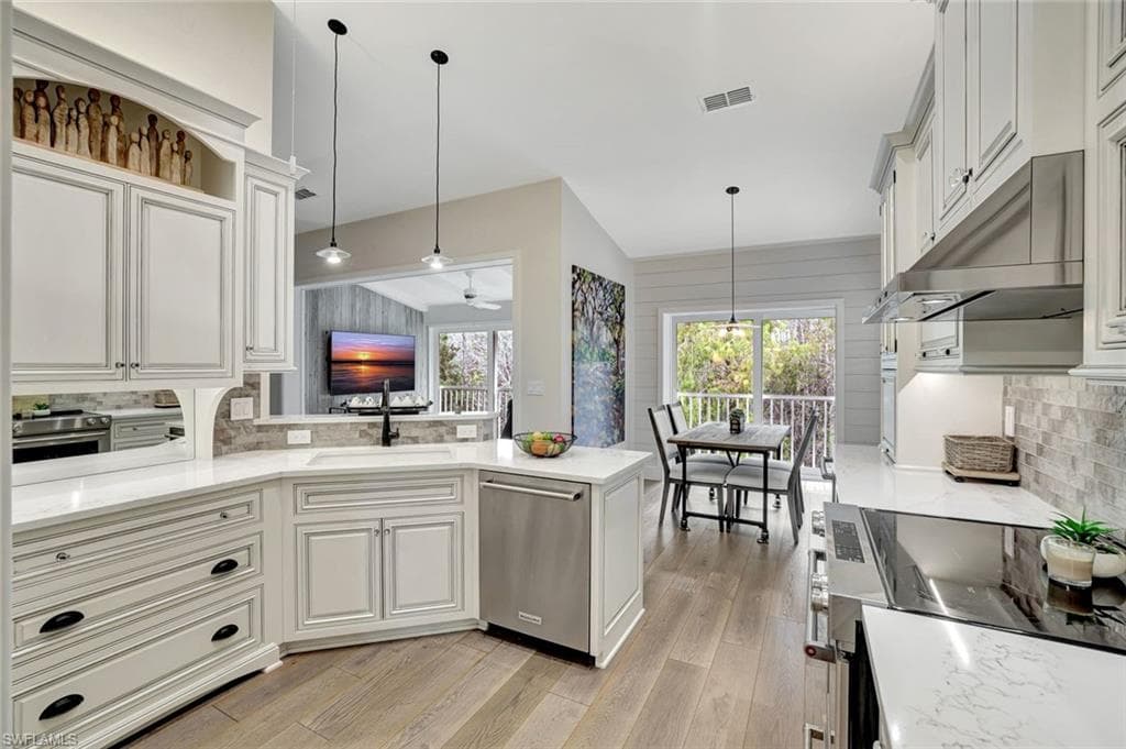 2540 Talon CT # 504, NAPLES FL 34105-9