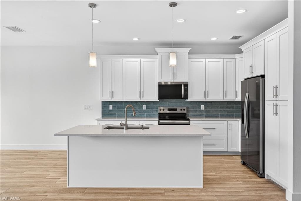 8613 Banyan Bay BLVD-12