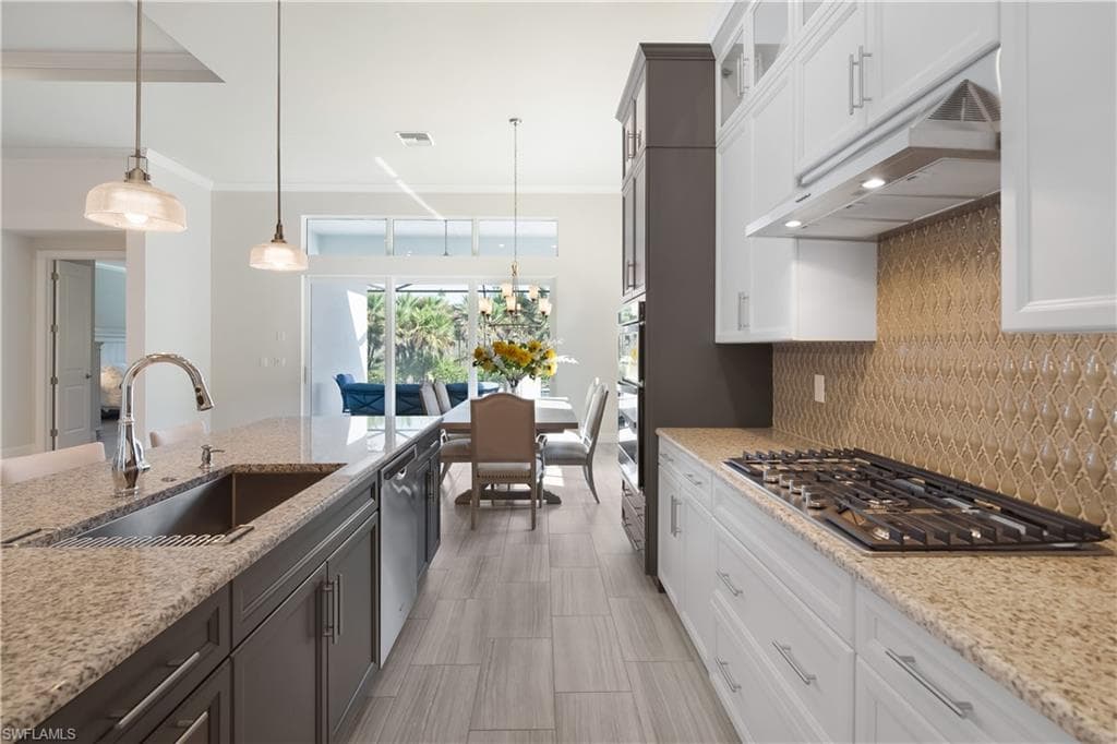 8999 Redonda DR, NAPLES FL 34114-22