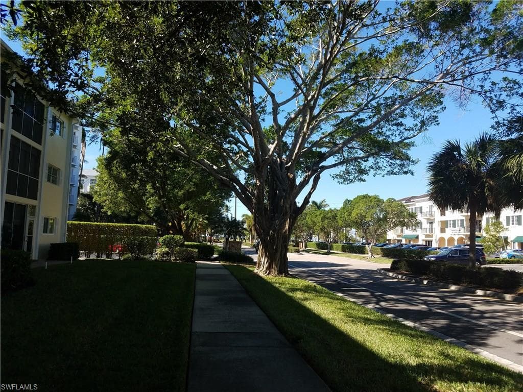 216 Banyan BLVD # 216, NAPLES FL 34102-2