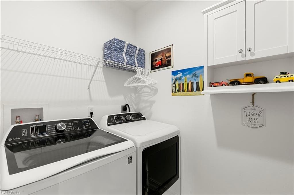 7480 Rockefeller DR, NAPLES FL 34119-22