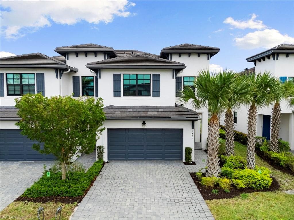 7480 Rockefeller DR, NAPLES FL 34119-1