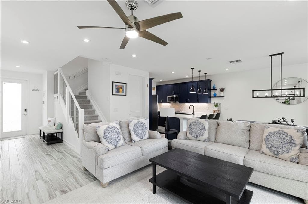 7480 Rockefeller DR, NAPLES FL 34119-5