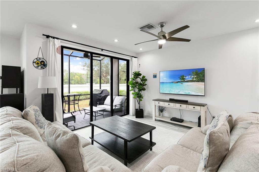 7480 Rockefeller DR, NAPLES FL 34119-6