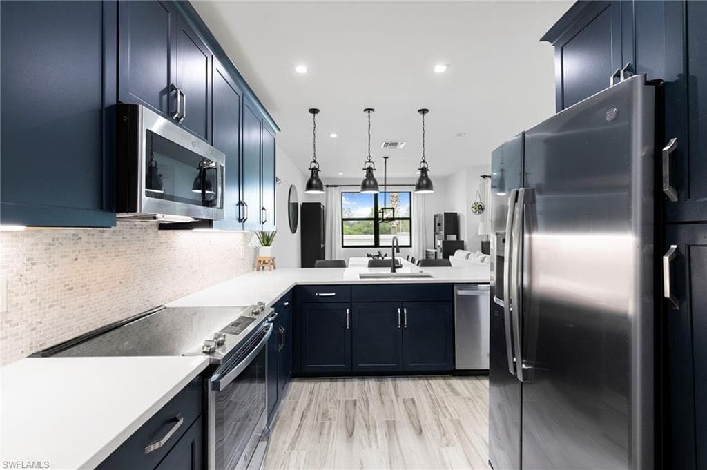 7480 Rockefeller DR, NAPLES FL 34119-9