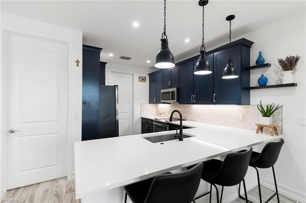 7480 Rockefeller DR, NAPLES FL 34119-7