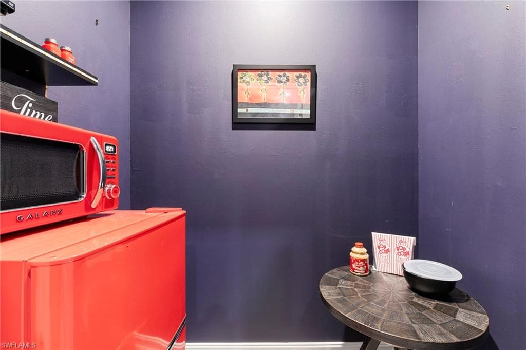 7480 Rockefeller DR, NAPLES FL 34119-20