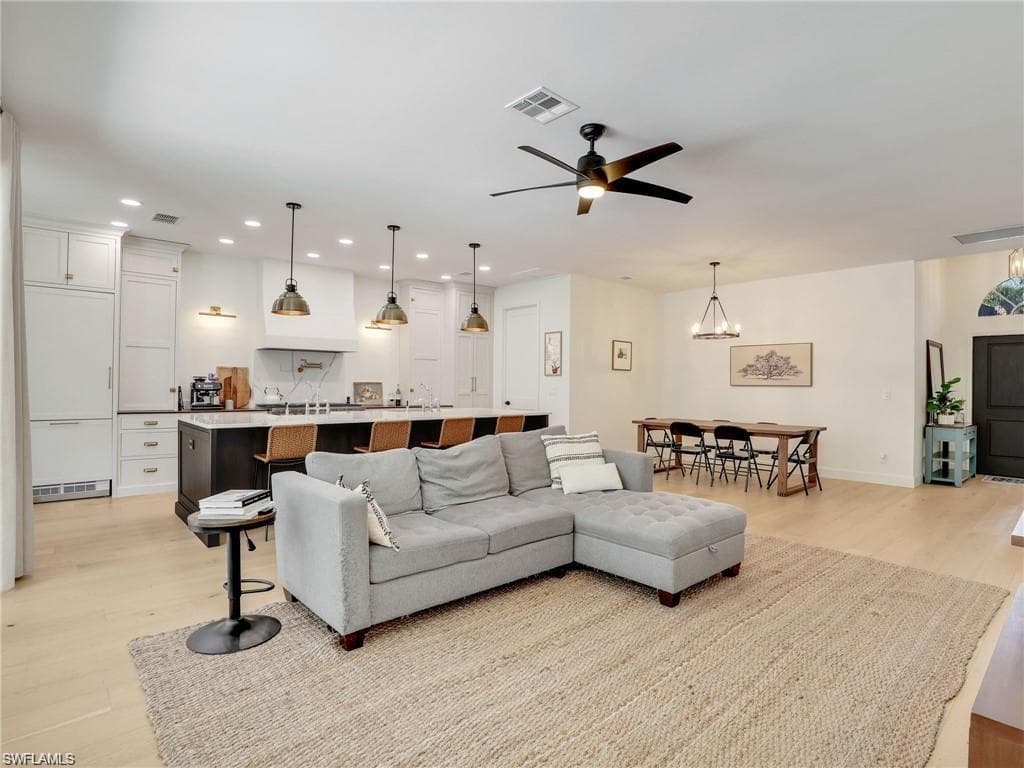 8850 Springwood CT-11