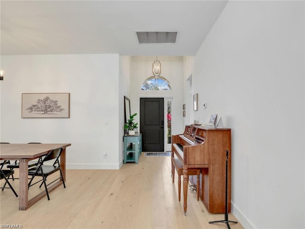 8850 Springwood CT-8