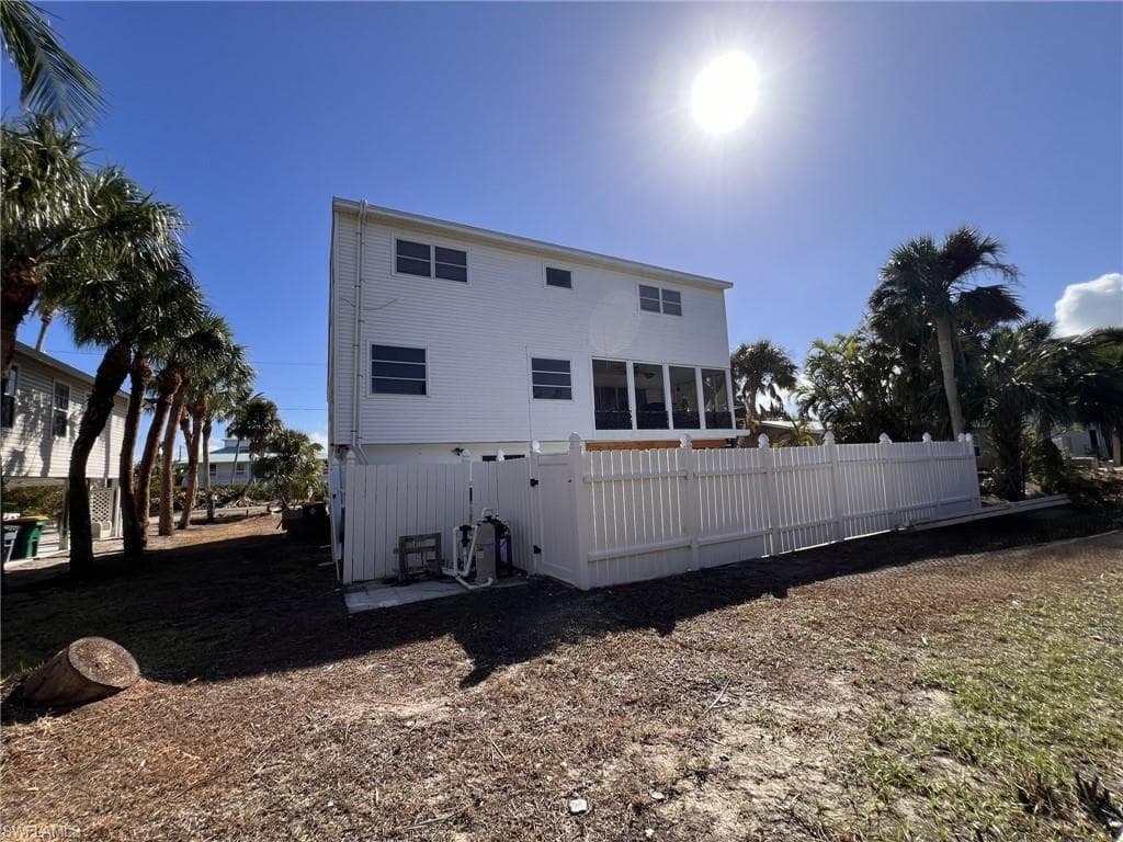 9225 Dimmick DR, SANIBEL FL 33957-23
