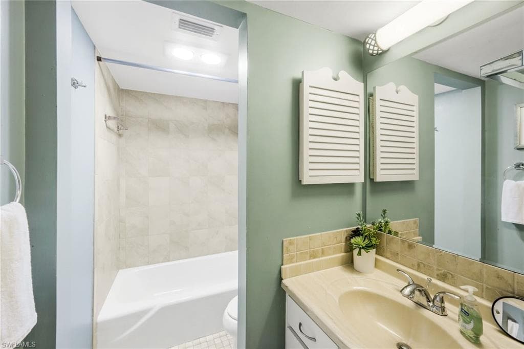 25830 Hickory BLVD # 101, BONITA SPRINGS FL 34134-11