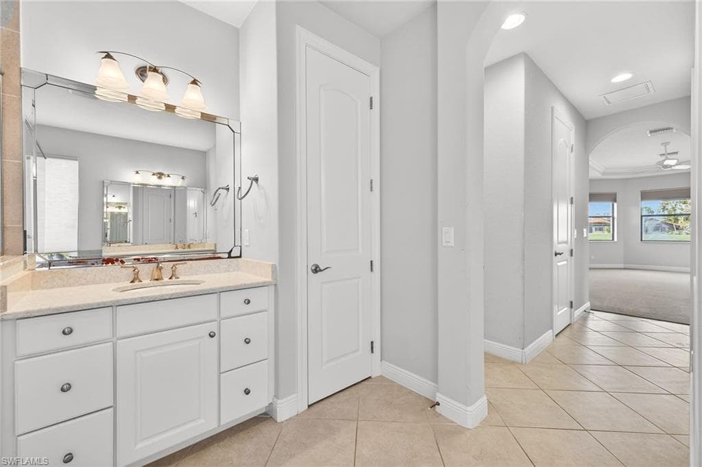 23265 Salinas WAY, BONITA SPRINGS FL 34135-16