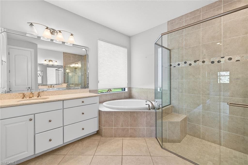 23265 Salinas WAY, BONITA SPRINGS FL 34135-15