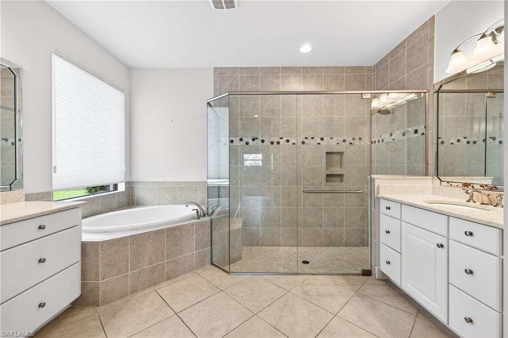 23265 Salinas WAY, BONITA SPRINGS FL 34135-14