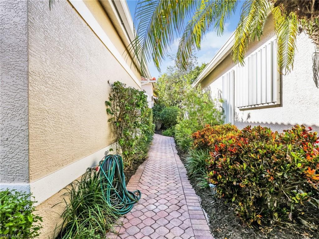 353 Steerforth CT, NAPLES FL 34110-8