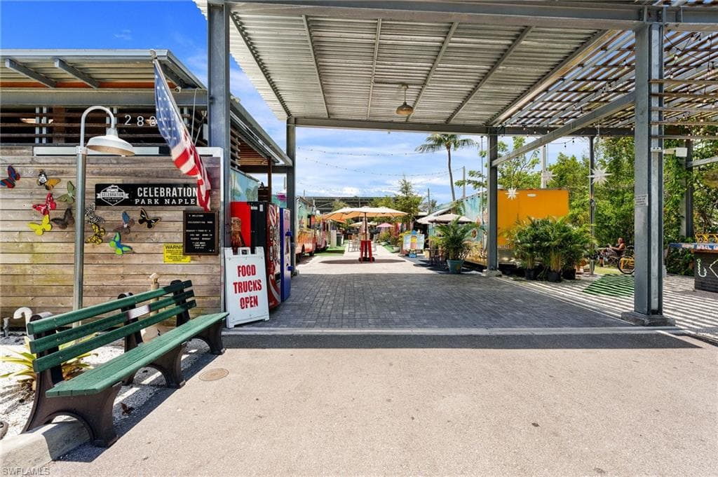 2772 Riverview DR, NAPLES FL 34112-26