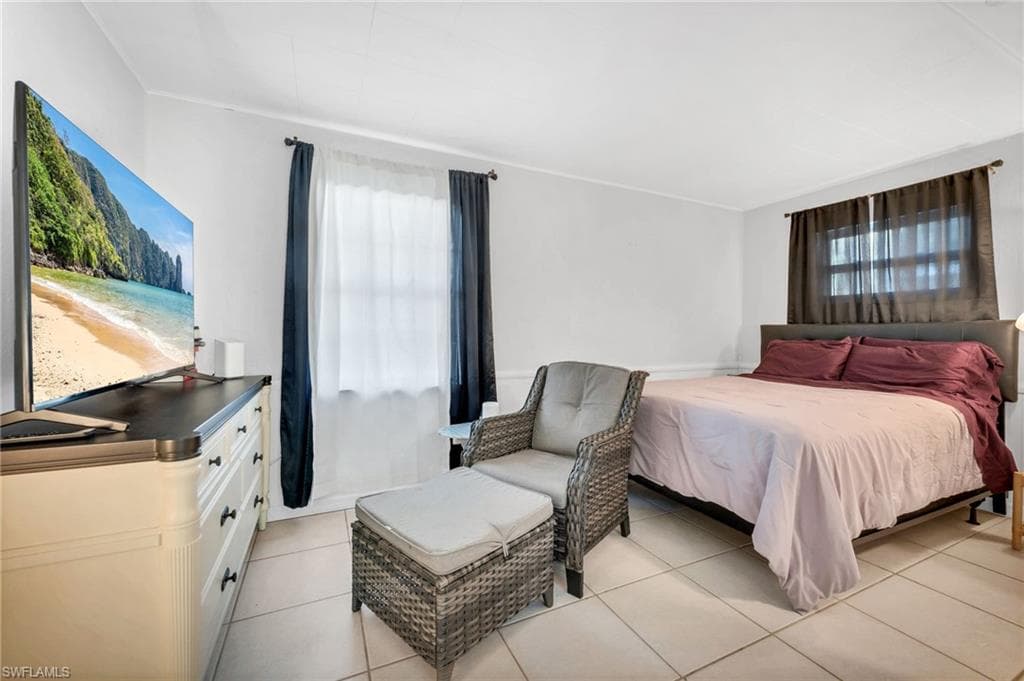 2772 Riverview DR, NAPLES FL 34112-21