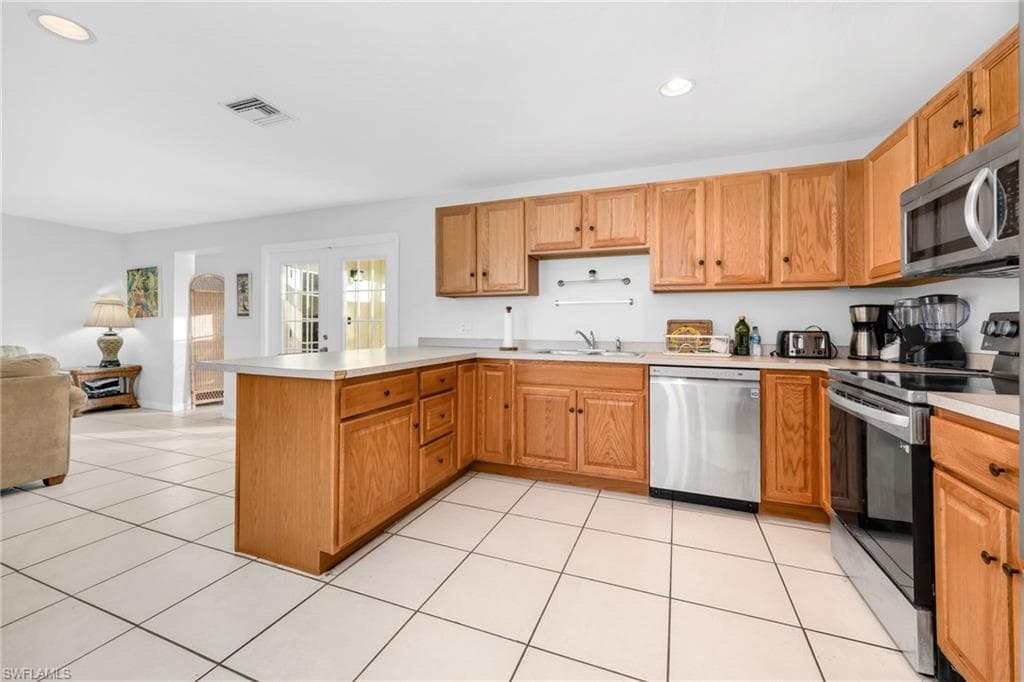 2772 Riverview DR, NAPLES FL 34112-8