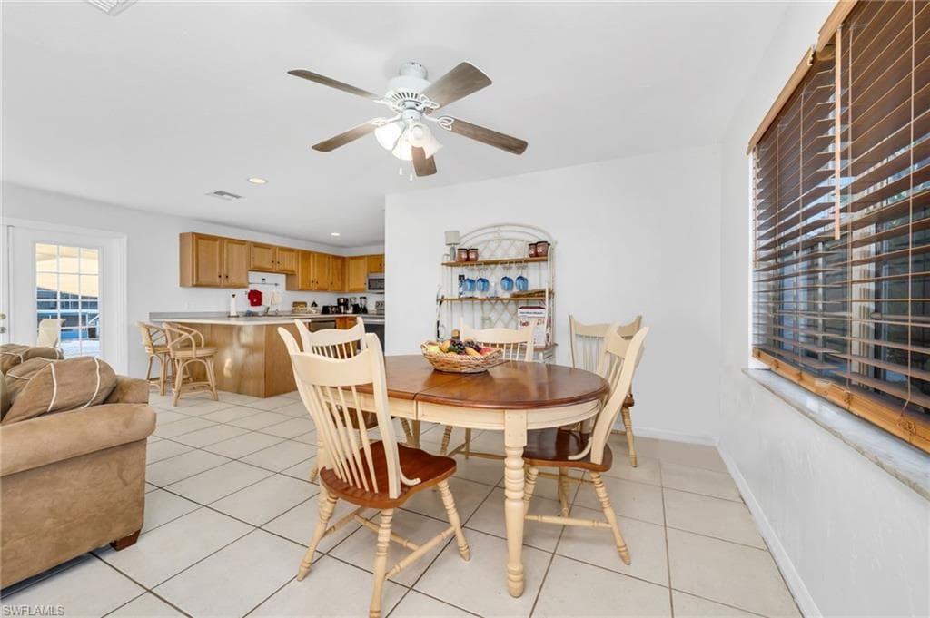 2772 Riverview DR, NAPLES FL 34112-9