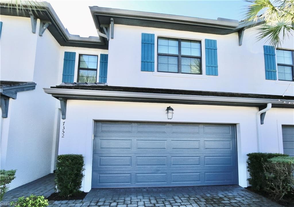 7352 Rockefeller DR, NAPLES FL 34119-2