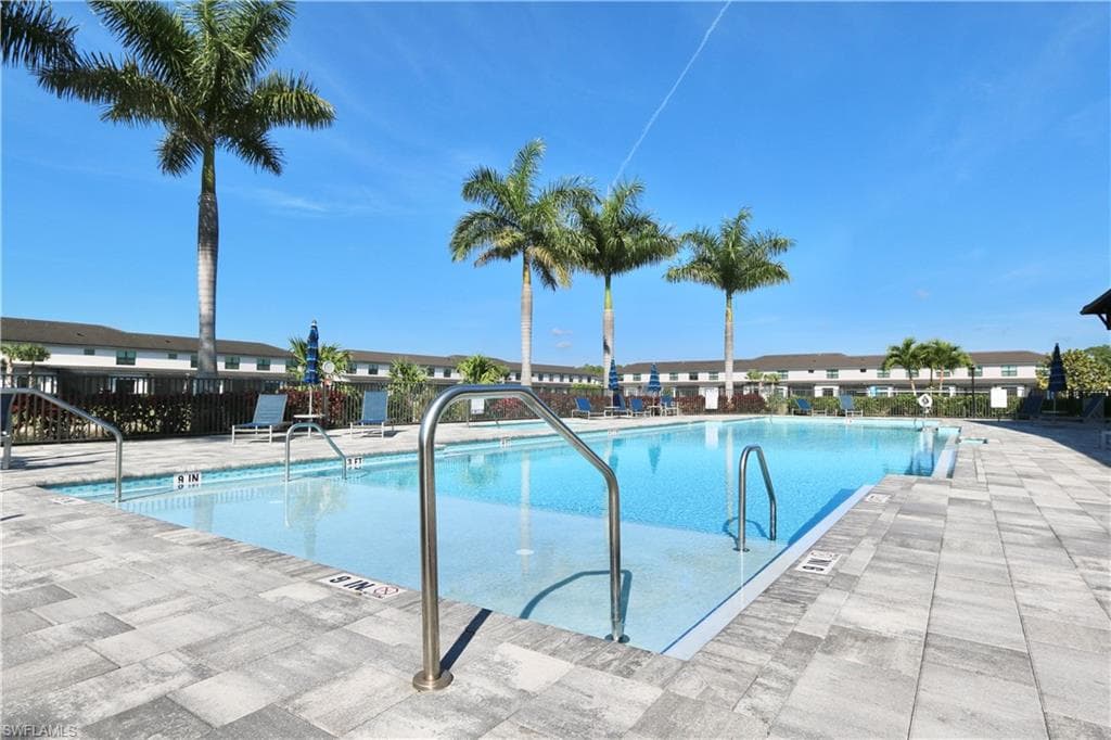 7352 Rockefeller DR, NAPLES FL 34119-33