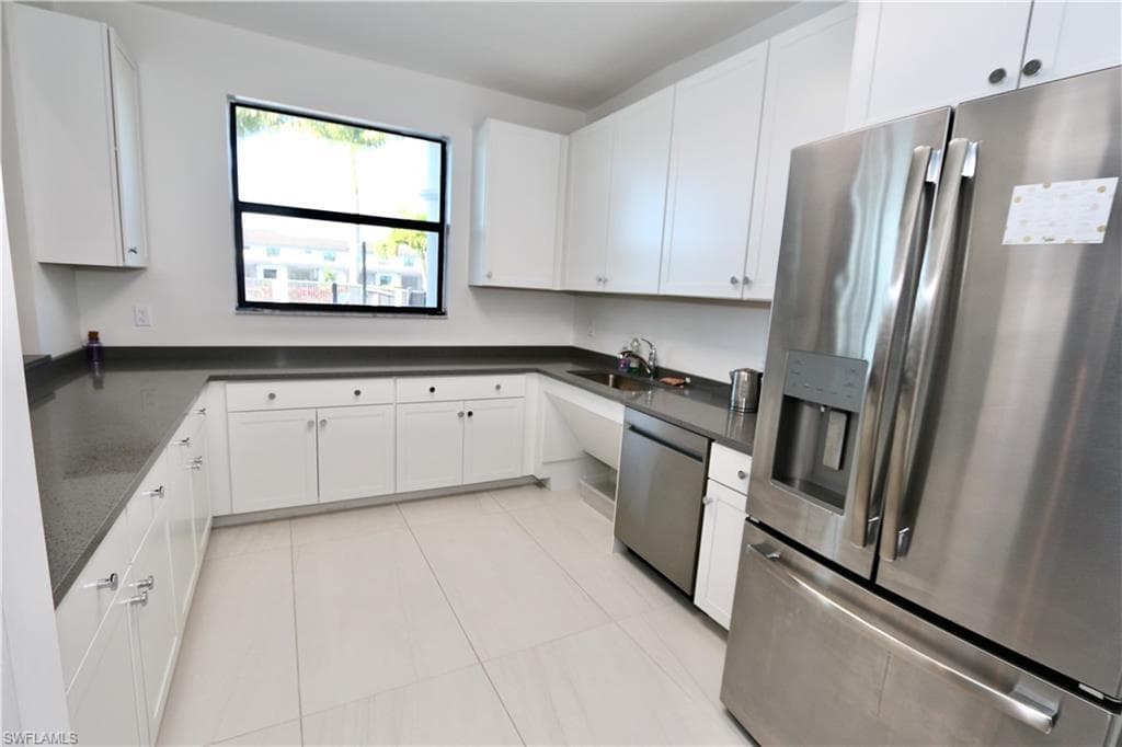 7352 Rockefeller DR, NAPLES FL 34119-37