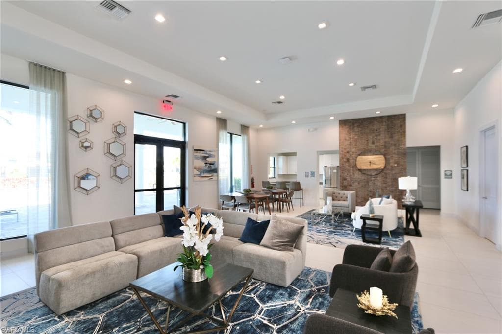 7352 Rockefeller DR, NAPLES FL 34119-36