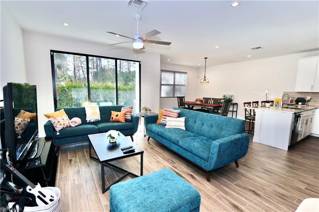 7352 Rockefeller DR, NAPLES FL 34119-10