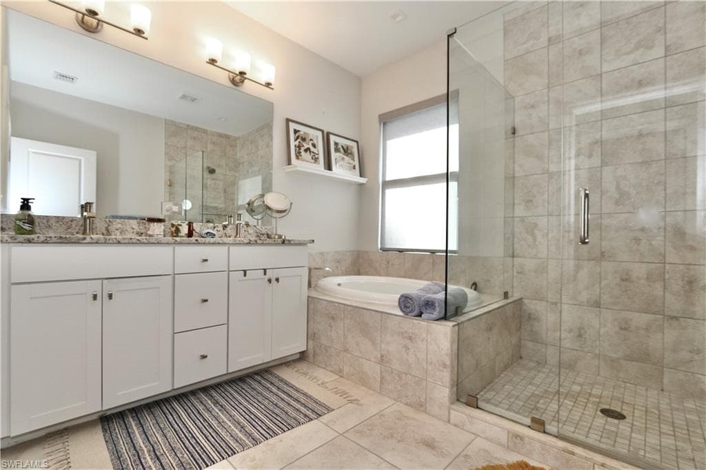 7352 Rockefeller DR, NAPLES FL 34119-24