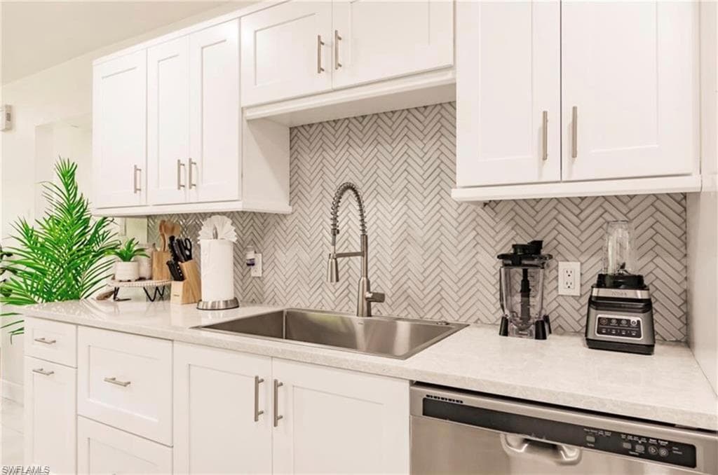 96 Wickliffe DR, NAPLES FL 34110-9